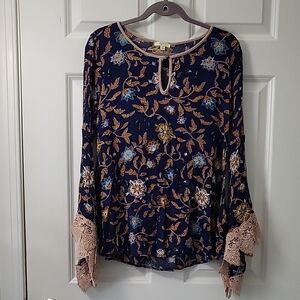 Kori America long-sleeve rayon blouse w/lace cuffs blue floral Women's Medium